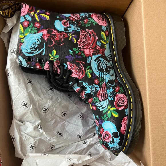 Doc Martens, size 8 US/ 39 EU, 6 UK, Rose Fantasy - Picture 1 of 4